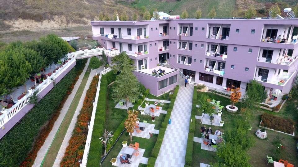 Hotel Puka 爱尔巴桑 外观 照片